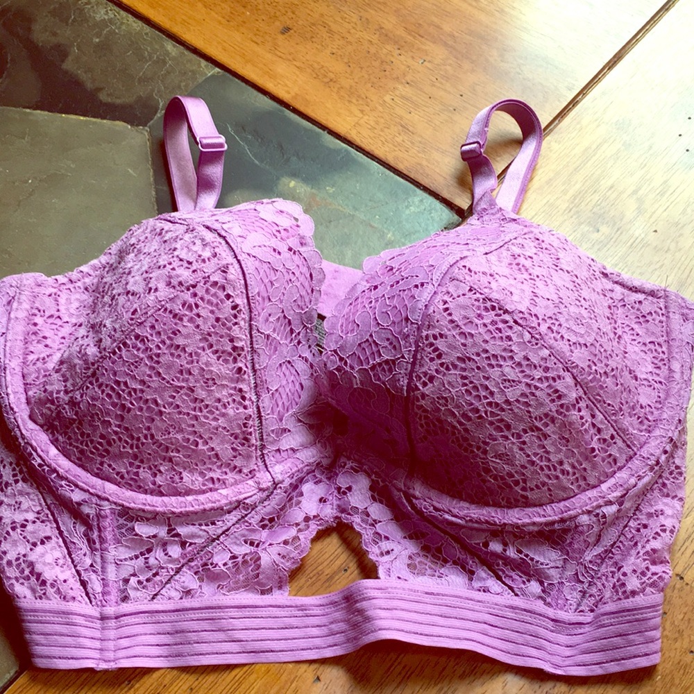 Victoria’s Secret 36DD very sexy lined plunge